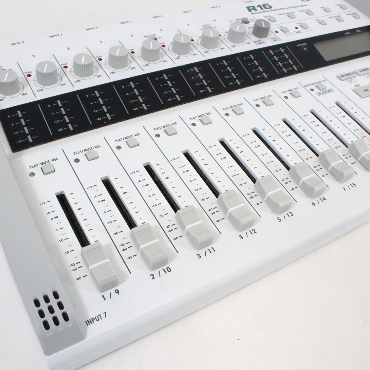 ZOOM R16 【渋谷店】（中古）【楽器検索デジマート】