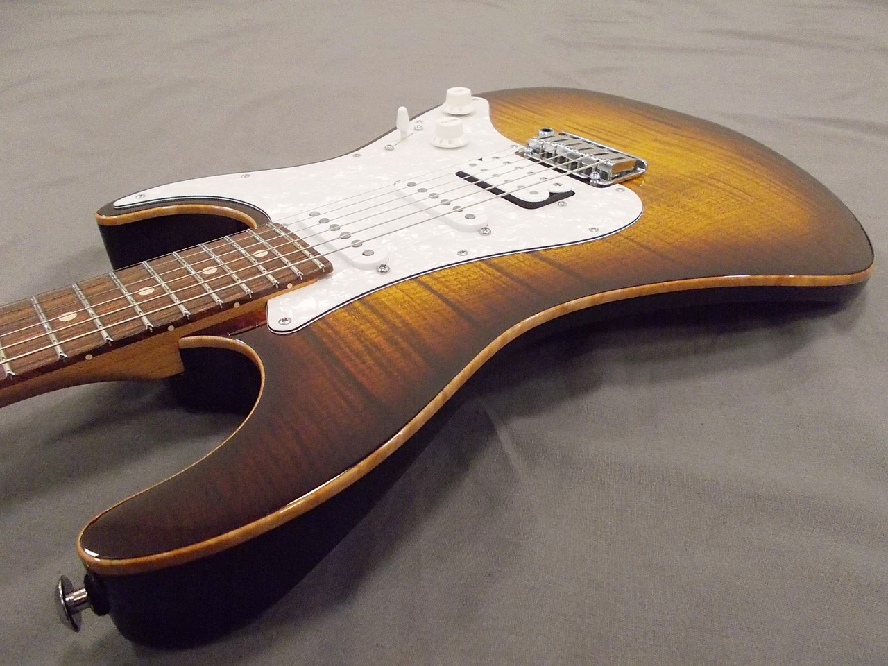 ギター Suhr JST Standard Plus Bengal Burst Suhr JST Standard Plus Bengal Burst Pau Ferro（新品）【楽器