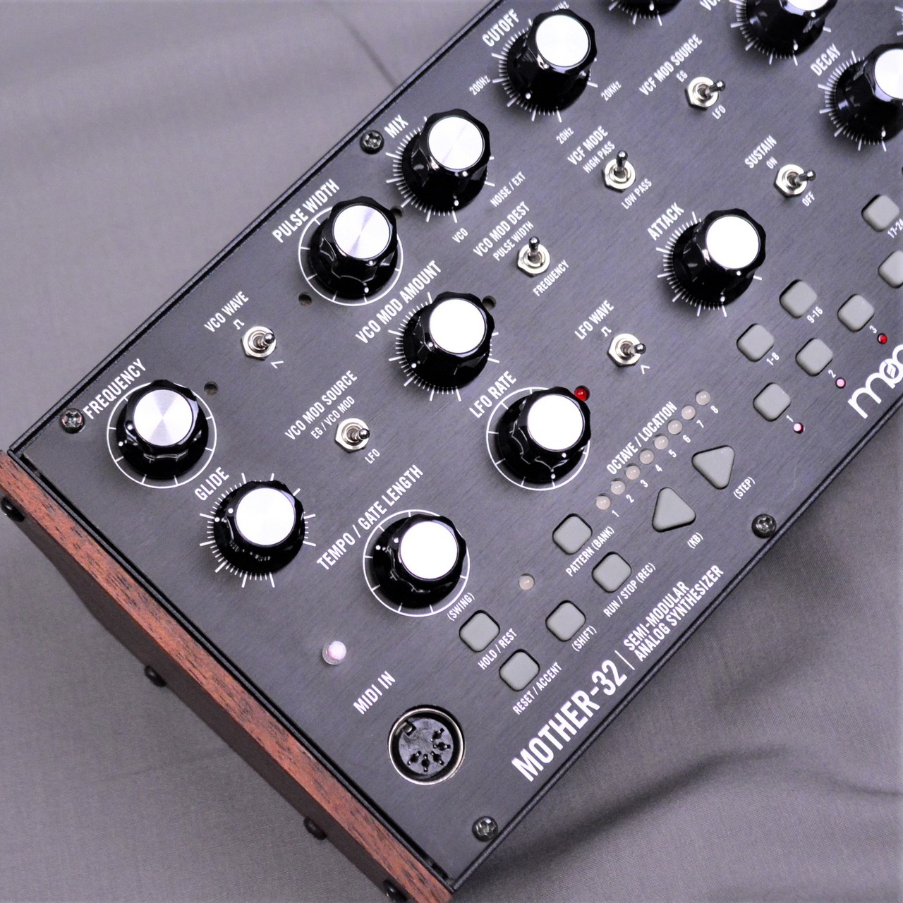 Moog mother32 シンセサイザー セミモジュラー