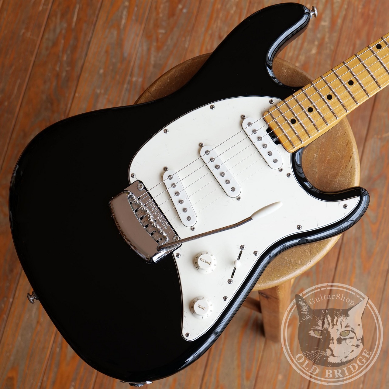 MUSIC MAN Cutlass Black（中古）【楽器検索デジマート】