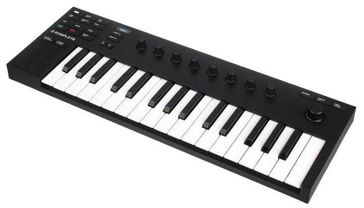 NATIVE INSTRUMENTS KOMPLETE KONTROL M32（新品）【楽器検索