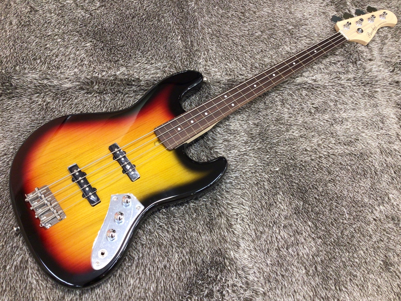 Bacchus BJB-1R FL 3TS -Univers Series-【フレットレス】（新品特価