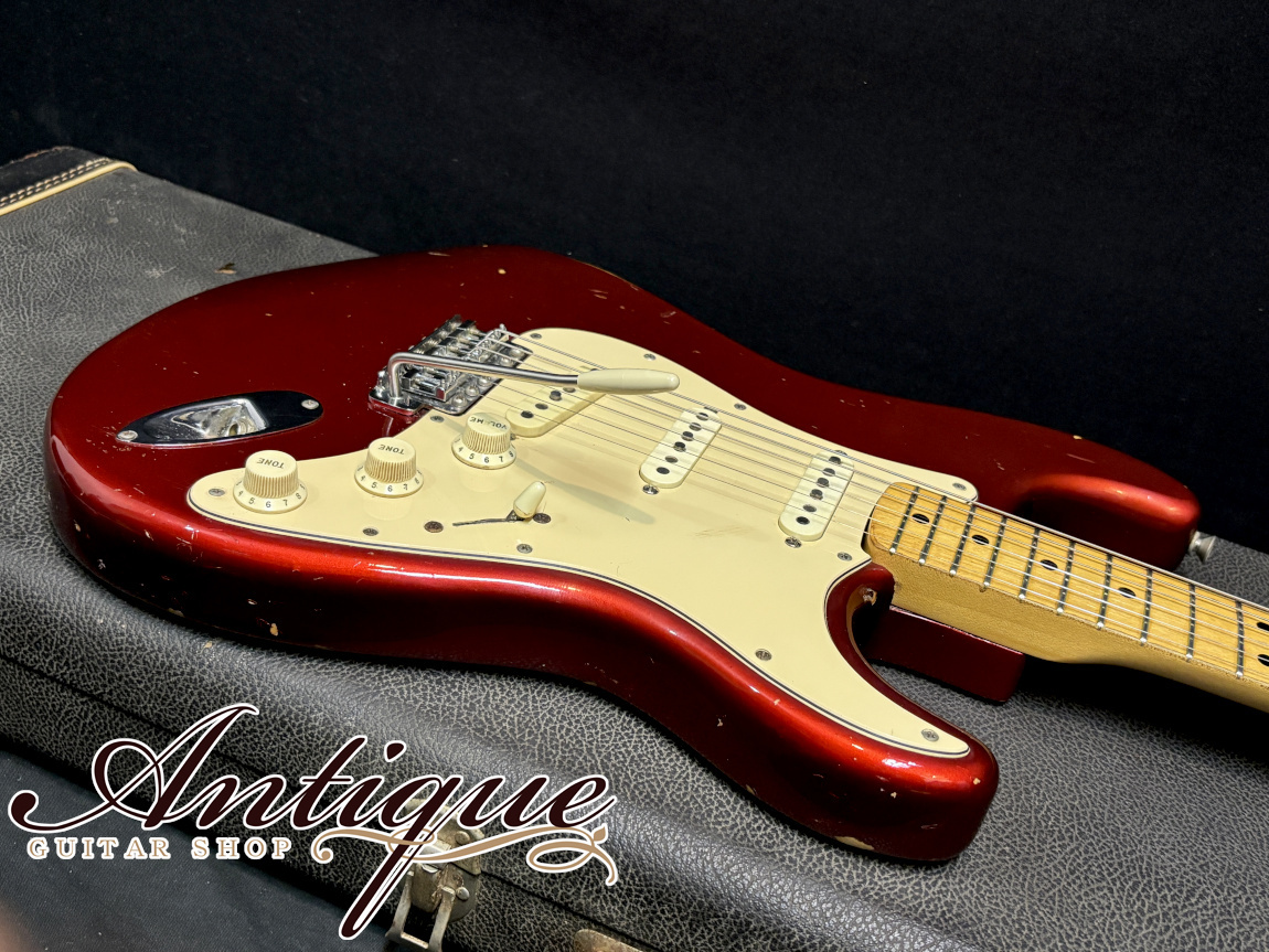 Fender Stratocaster 1972 Candy Apple Red/Gold Undercoat Hi