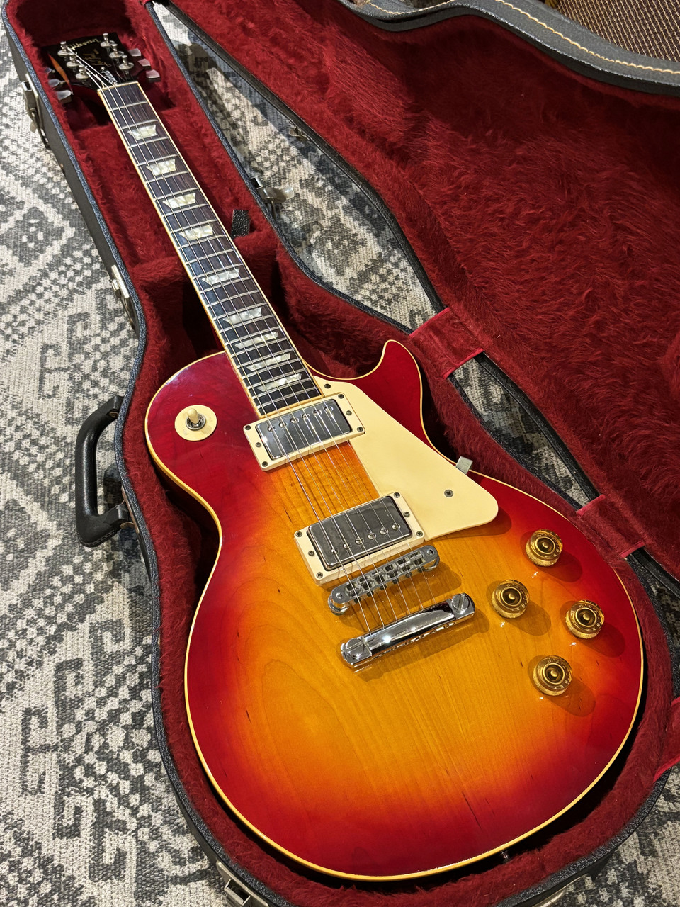 Gibson 1980 Les Paul Standard Cherry Sunburst（ビンテージ）【楽器
