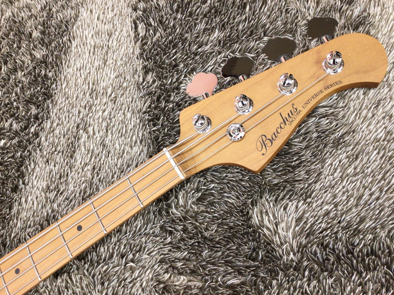 Bacchus フレットレスベース ホワイト 動作良好！ Bacchus BTE-1DX RSM/M OWH (Olympic White) -Univers Series