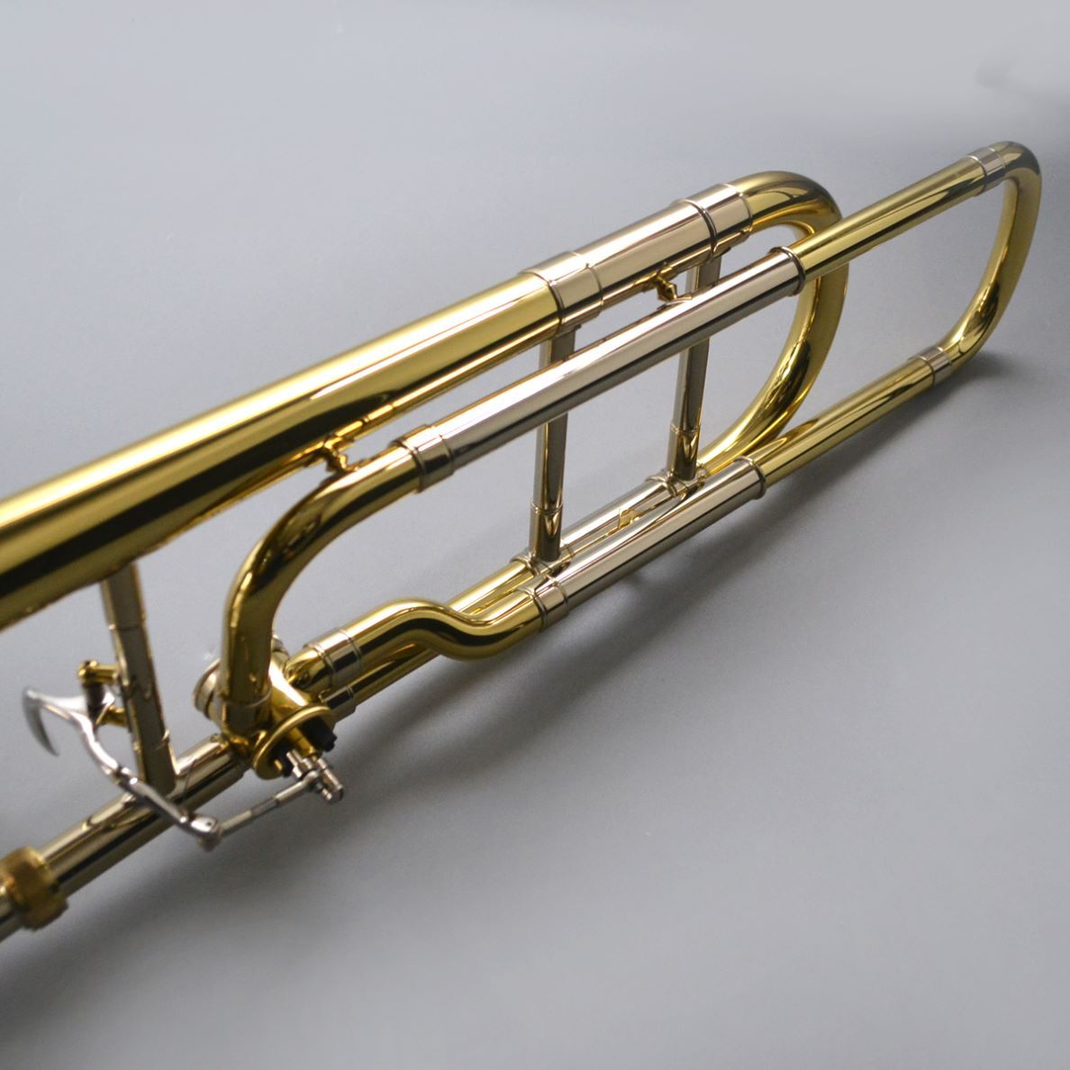 Bach 42BO GL イエローブラスベル ラッカー仕上げ オープンラップ