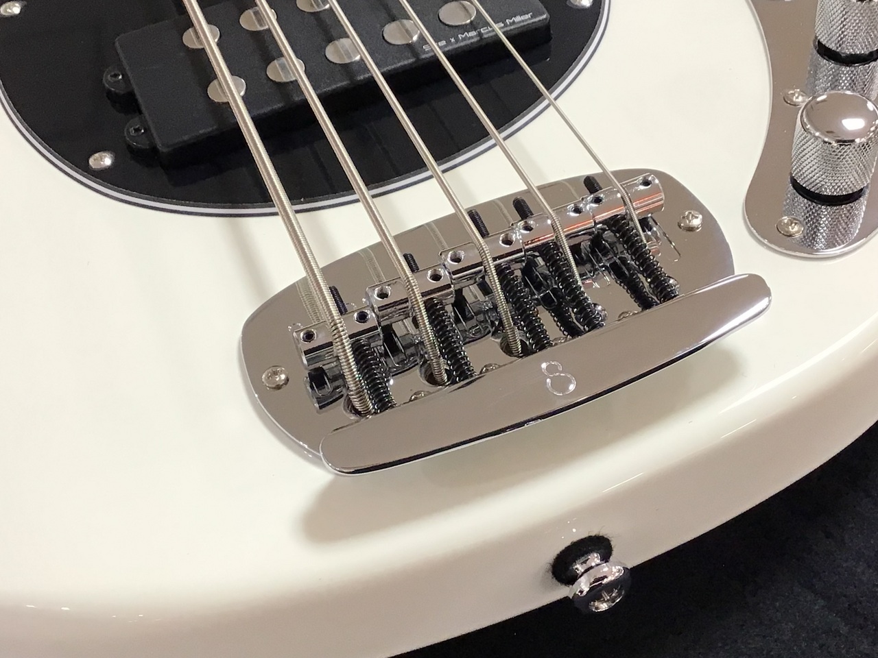 Sire Z3-5 String / AWH (Antique White)（新品/送料無料）【楽器検索