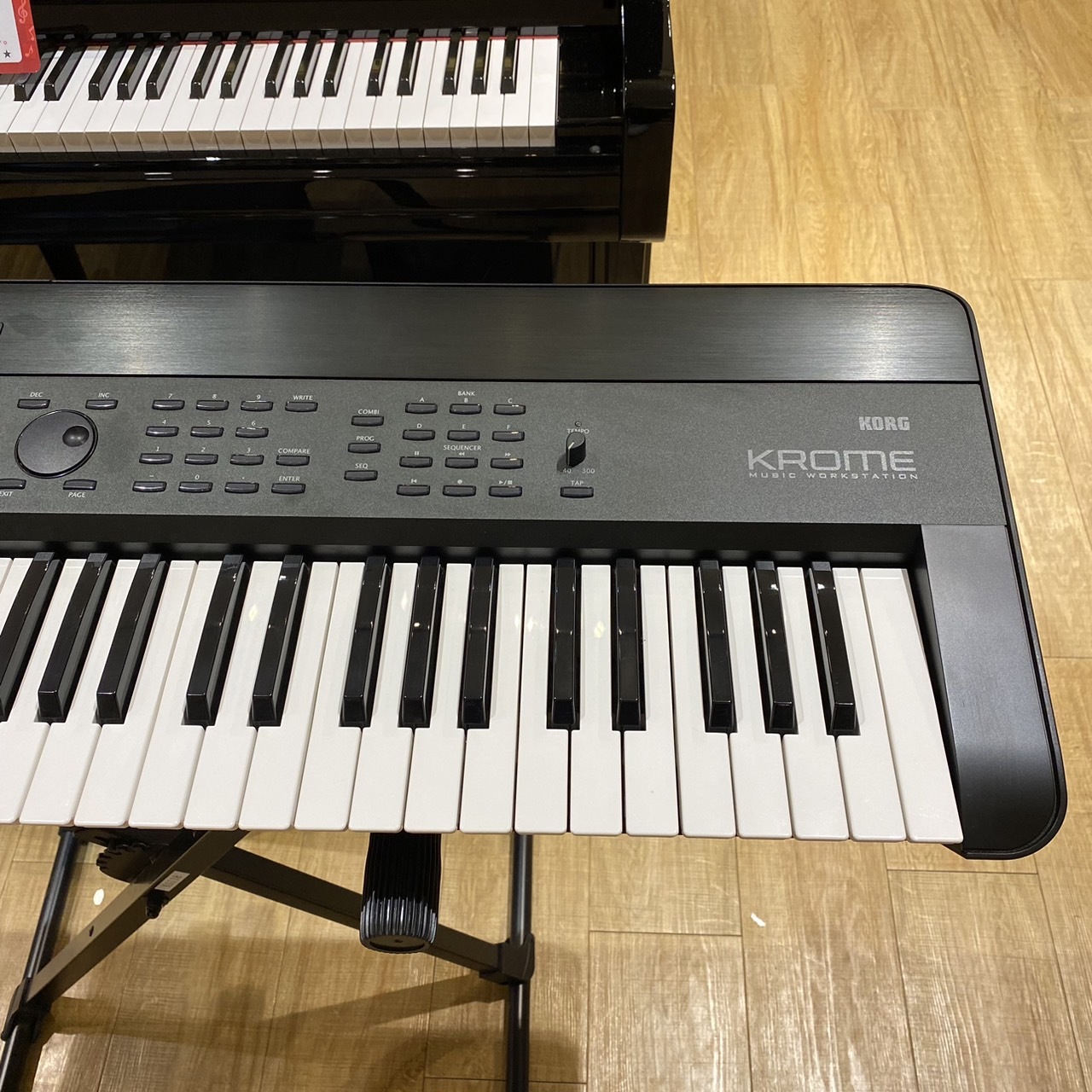 低価格安KORG コルグ KROME 73 シンセサイザー 73鍵 鍵盤器 中古 M6500613 コルグ