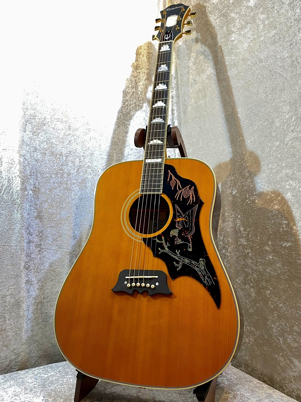 Epiphone Masterbilt Excellente ハードケース付き Epiphone Masterbilt Excellente Guitar – Hard Shell Plush