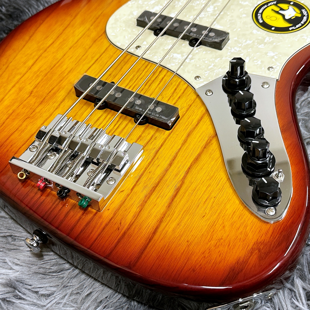 Sire Marcus Miller V8 4st TS (Tobacco Sunburst)【展示チョイキズ