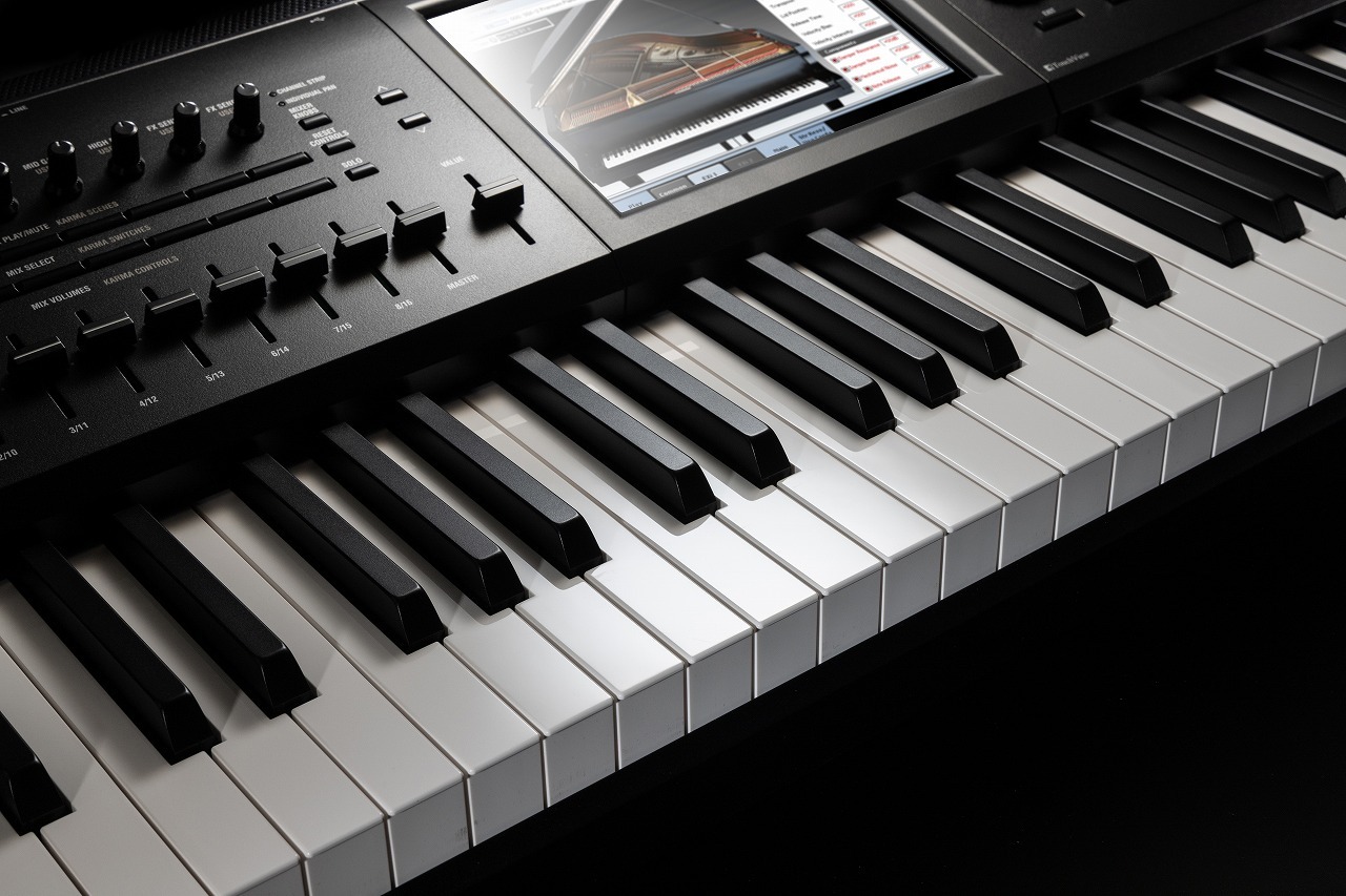 KORG KRONOS 88鍵モデル (KRONOS3-88) [キーボードスタンド＆モニター