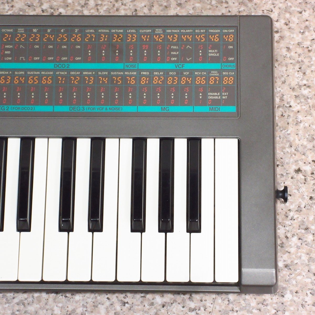 KORG POLY-800 