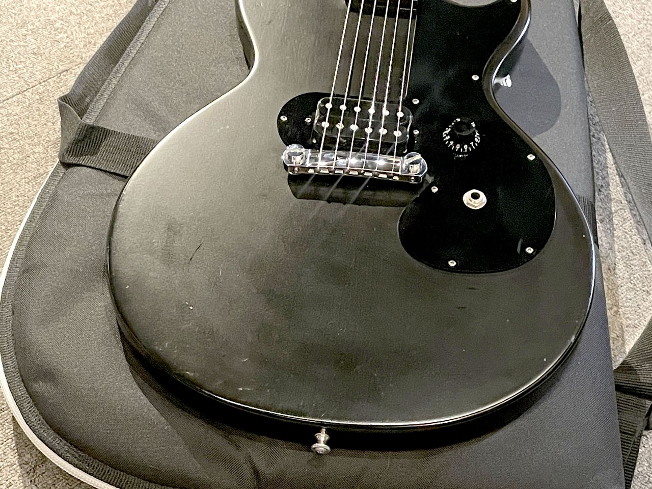 Gibson Melody Maker Satin Ebony（中古）【楽器検索デジマート】