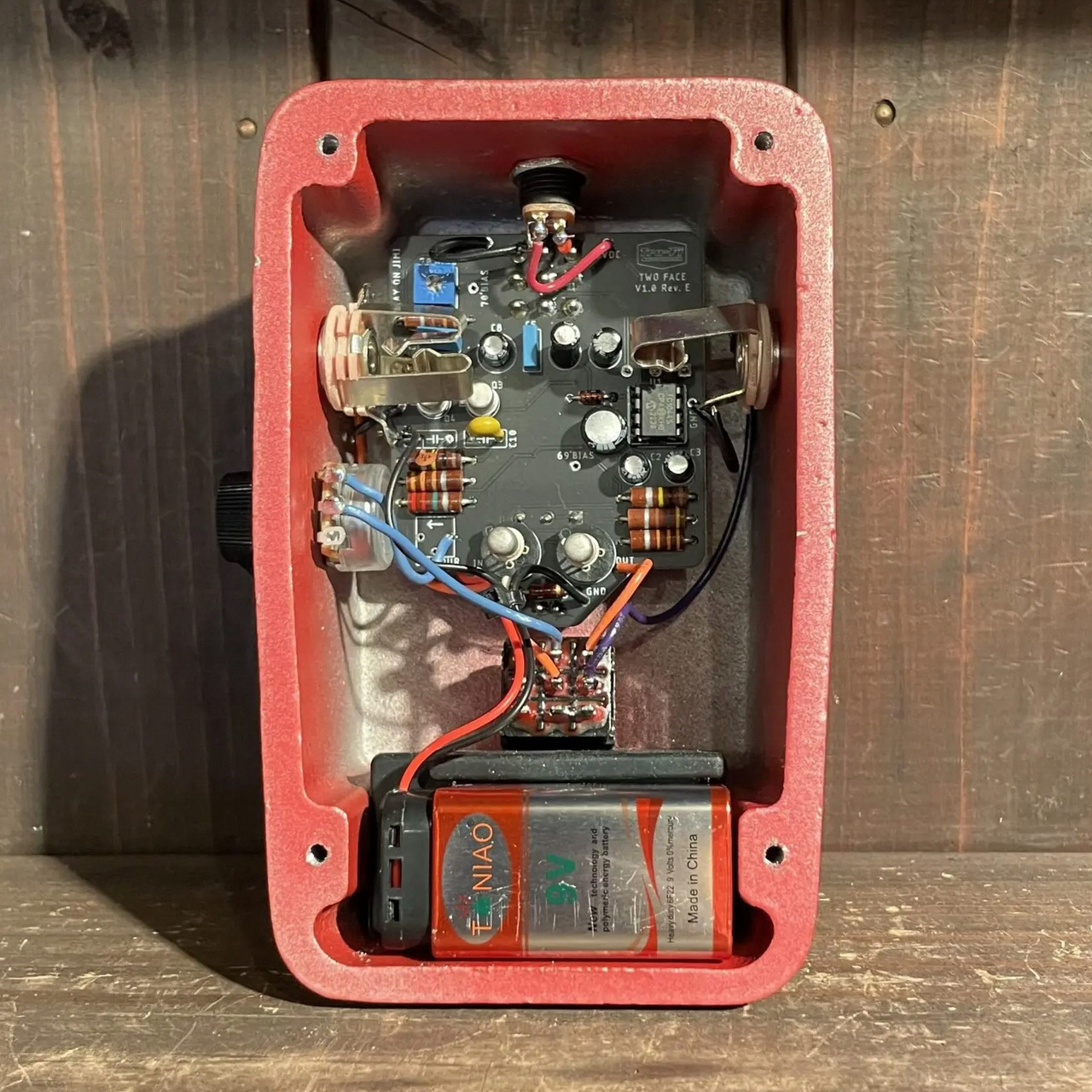 Tru-Fi Two Face Custom Red 【国内在庫希少】（新品/送料無料）【楽器