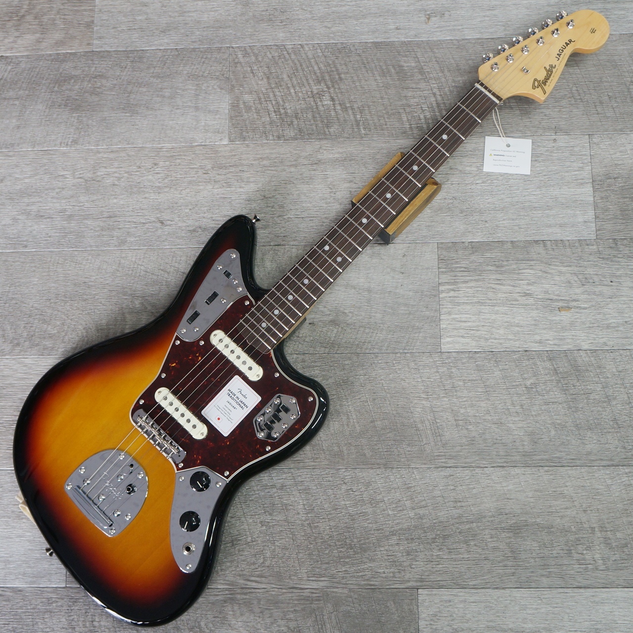 Fender Made in Japan Traditional 60s Jaguar (3-Color Sunburst