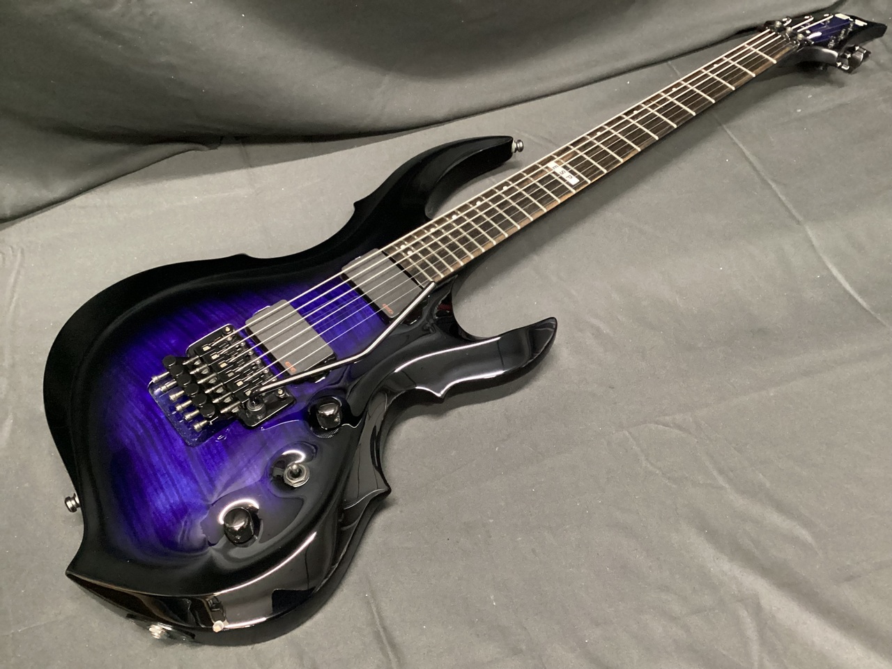 E-II FRX FM Reindeer Blue (フォレスト 変形ギター EMG ロック式 )（中古）【楽器検索デジマート】