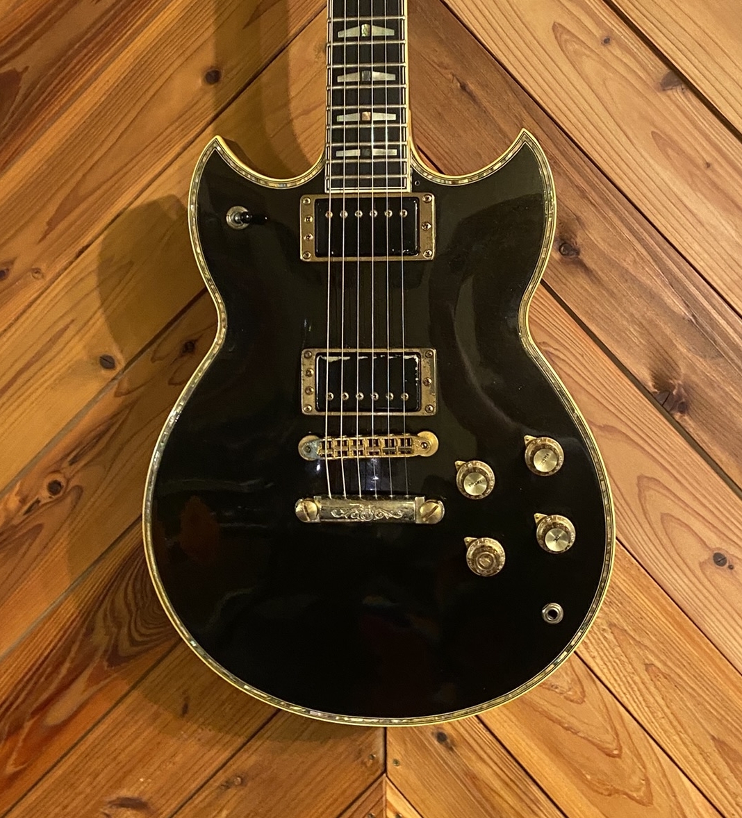 YAMAHA SG-3000 CUSTOM METALLIC BLACK 1982（ビンテージ）【楽器検索