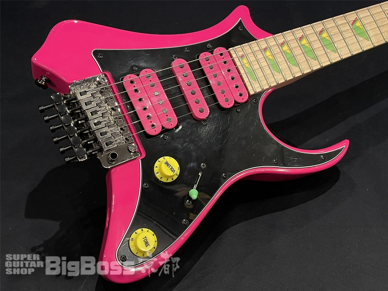 Traveler Guitar Vaibrant Deluxe V88X / Hot Pink（中古/送料無料