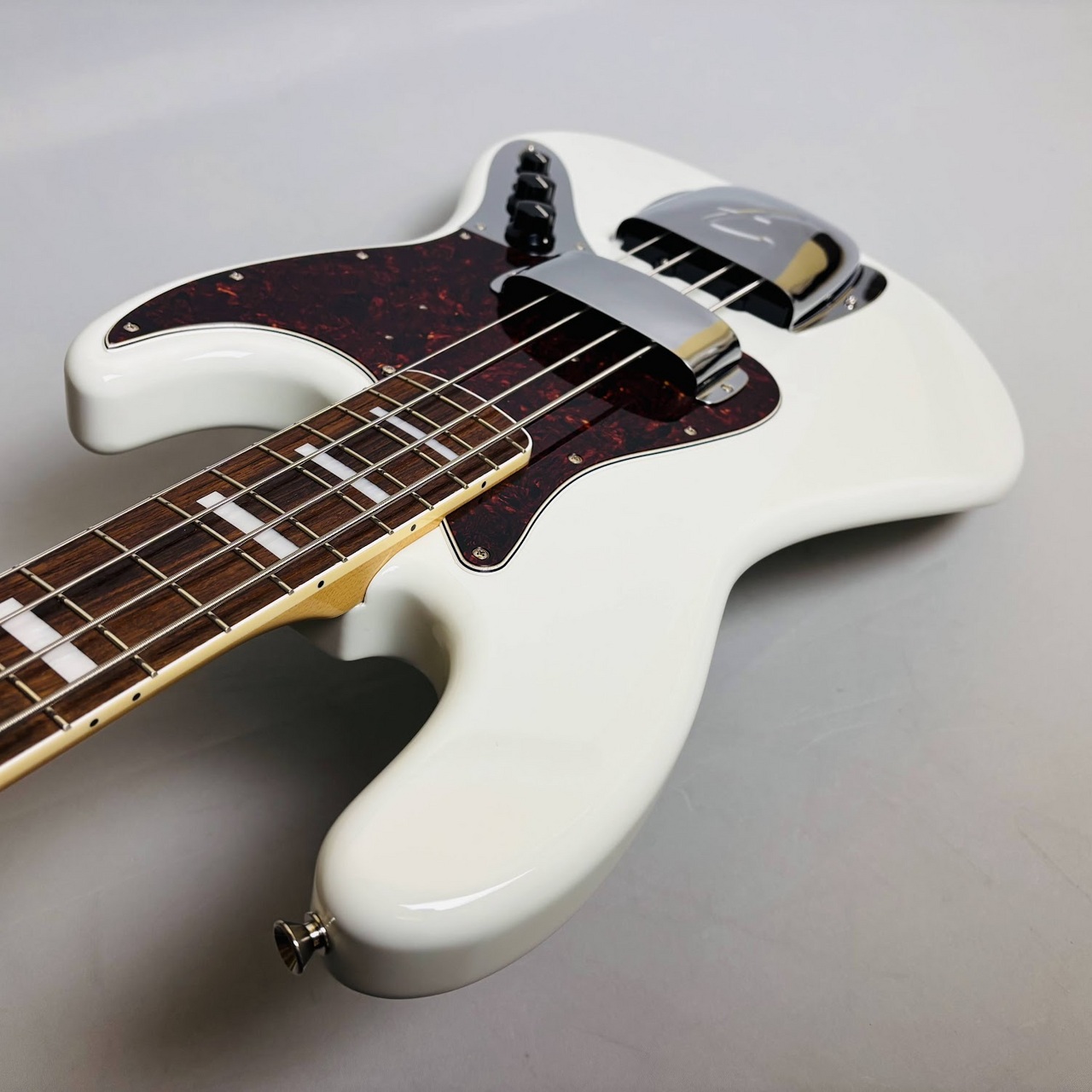 Fender FSR Made in Japan Traditional Late 60s Jazz Bass Olympic