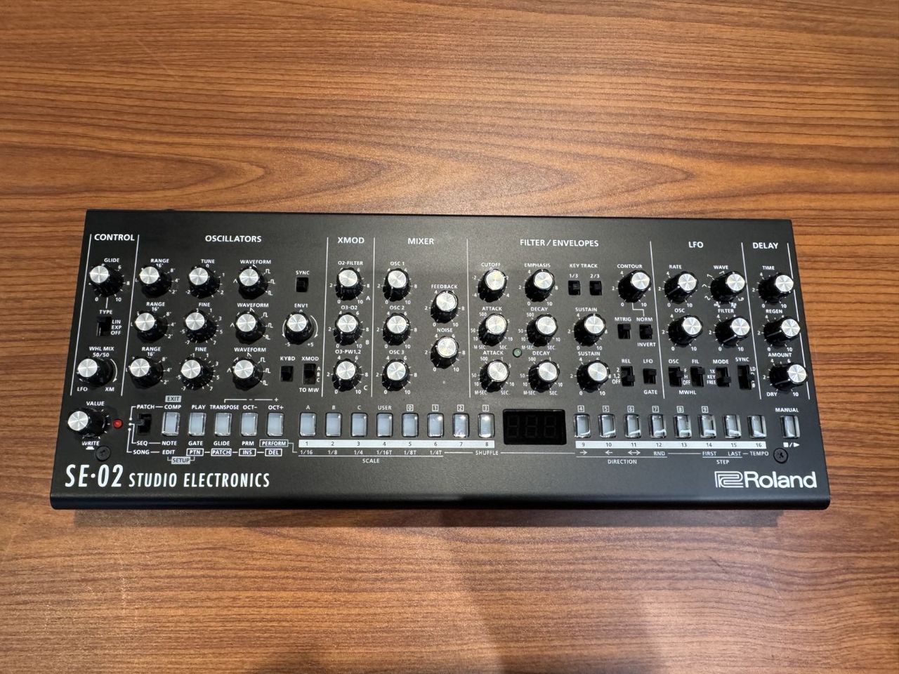 Roland SE-02 アナログシンセサイザー Roland - SE-02 | Sintetizador