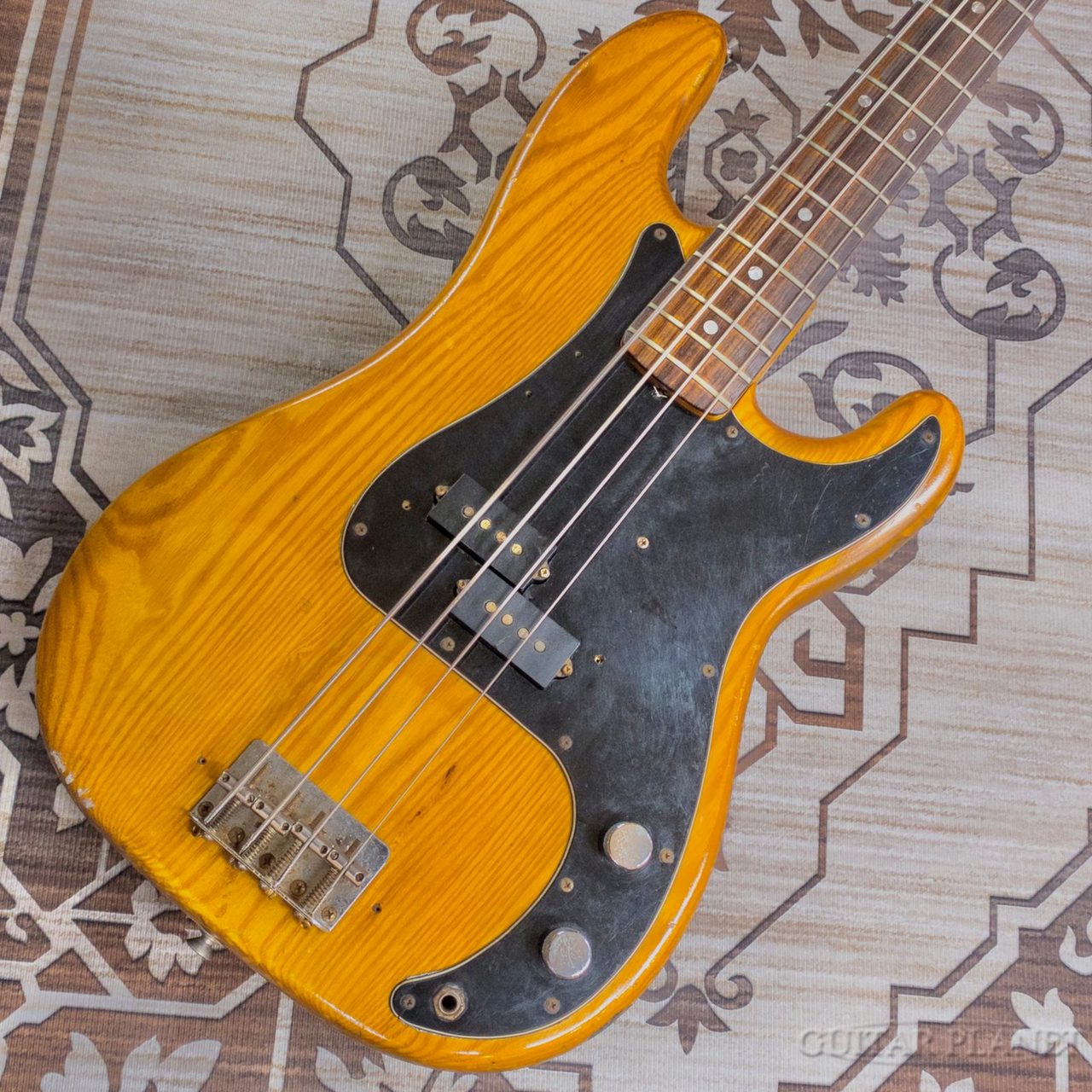 エレキベース　イエロー塗装ボディ　動作品 エレキベース】HISTORY CZ-B4/R｜スリムなオリジナルシェイプ、軽量材