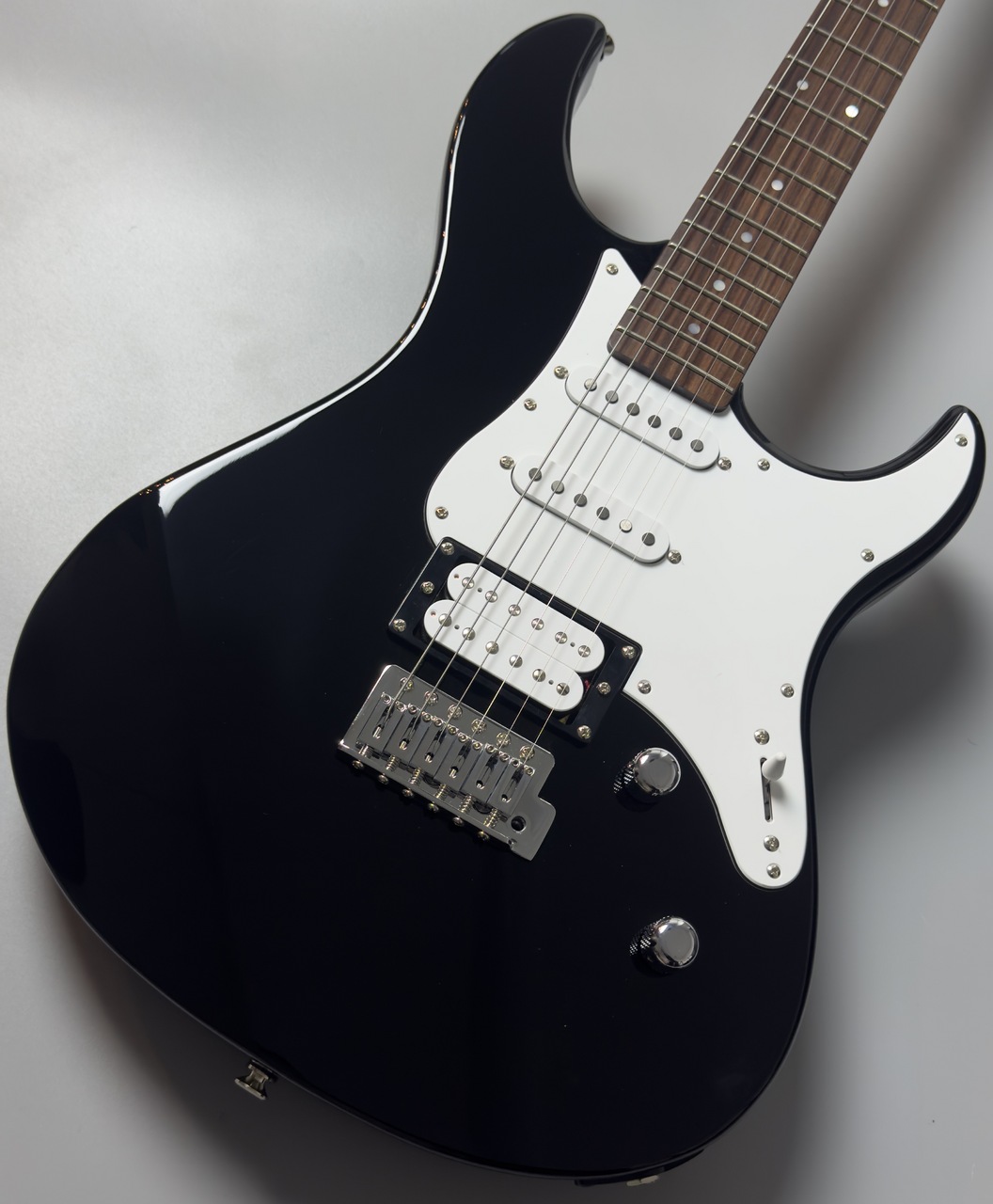 YAMAHA PACIFICA112V BLACK （新品）【楽器検索デジマート】