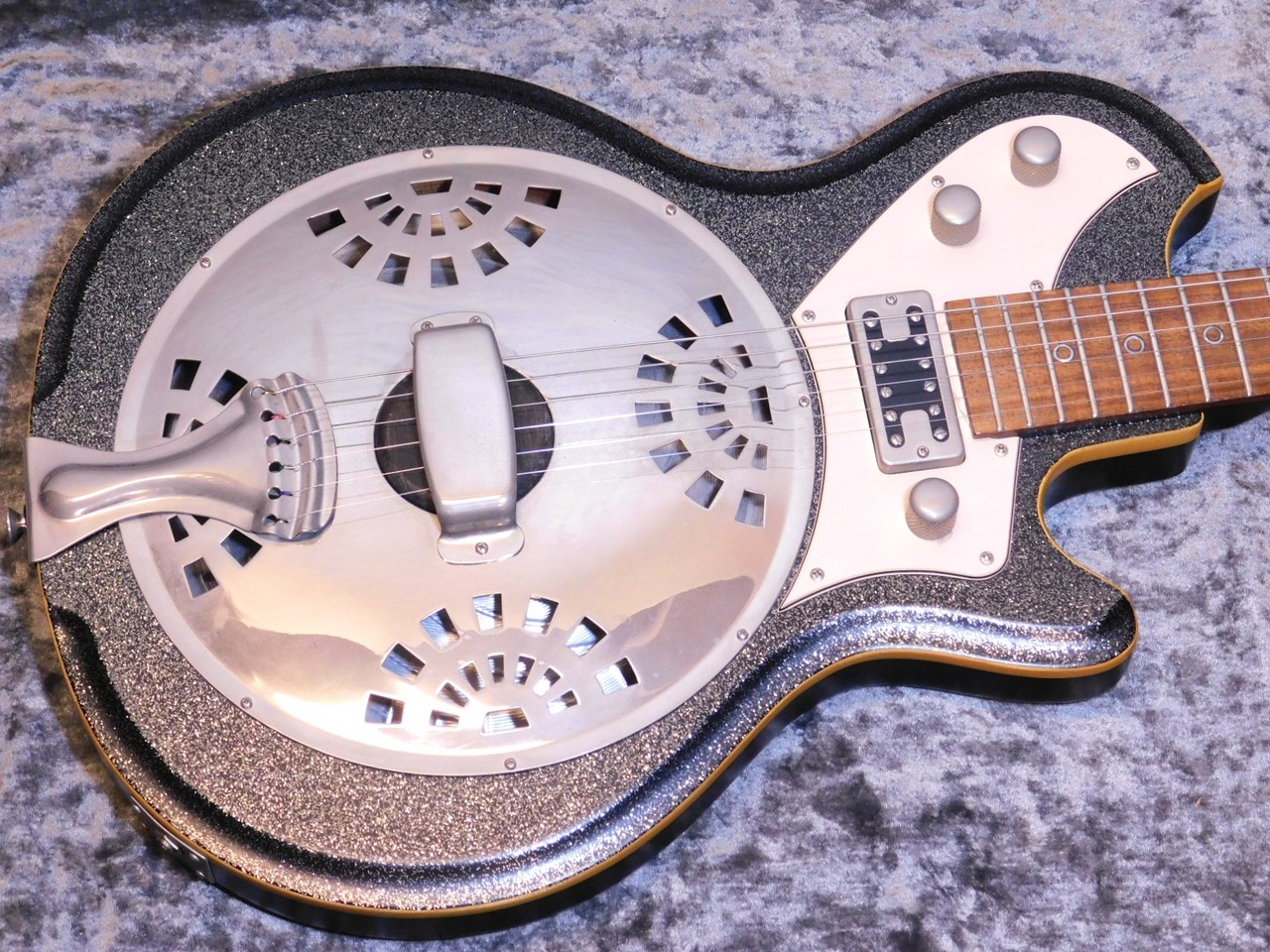 Italia Guitars Mondial ビザール風 Italia Guitars Mondial ビザール