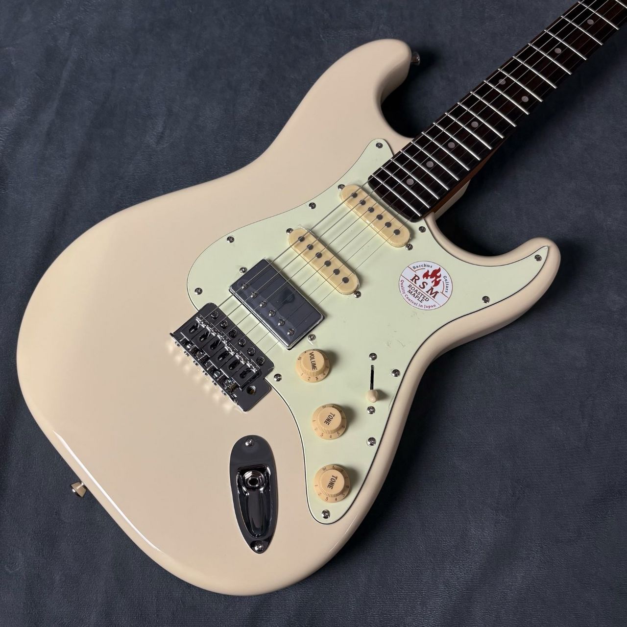 【美品】Bacchus ストラト エレキギター BACCHUS バッカス BST-2-RSM/R SFG エレキギター(ストラトタイプ