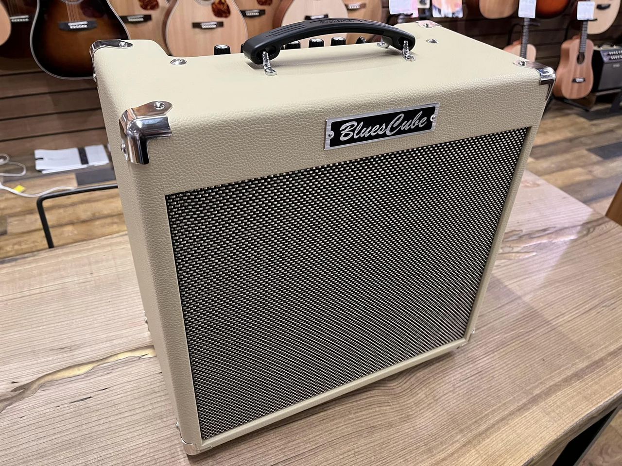 定番豊富なRoland ローランド/Blues Cube Hot Guitar Amplifier Vintage Blonde アンプカバー付属　ギターアンプ コンボ