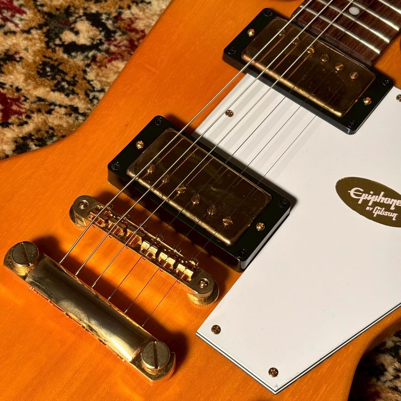 Epiphone Korina Explorer Aged Natural（B級特価/送料無料）【楽器