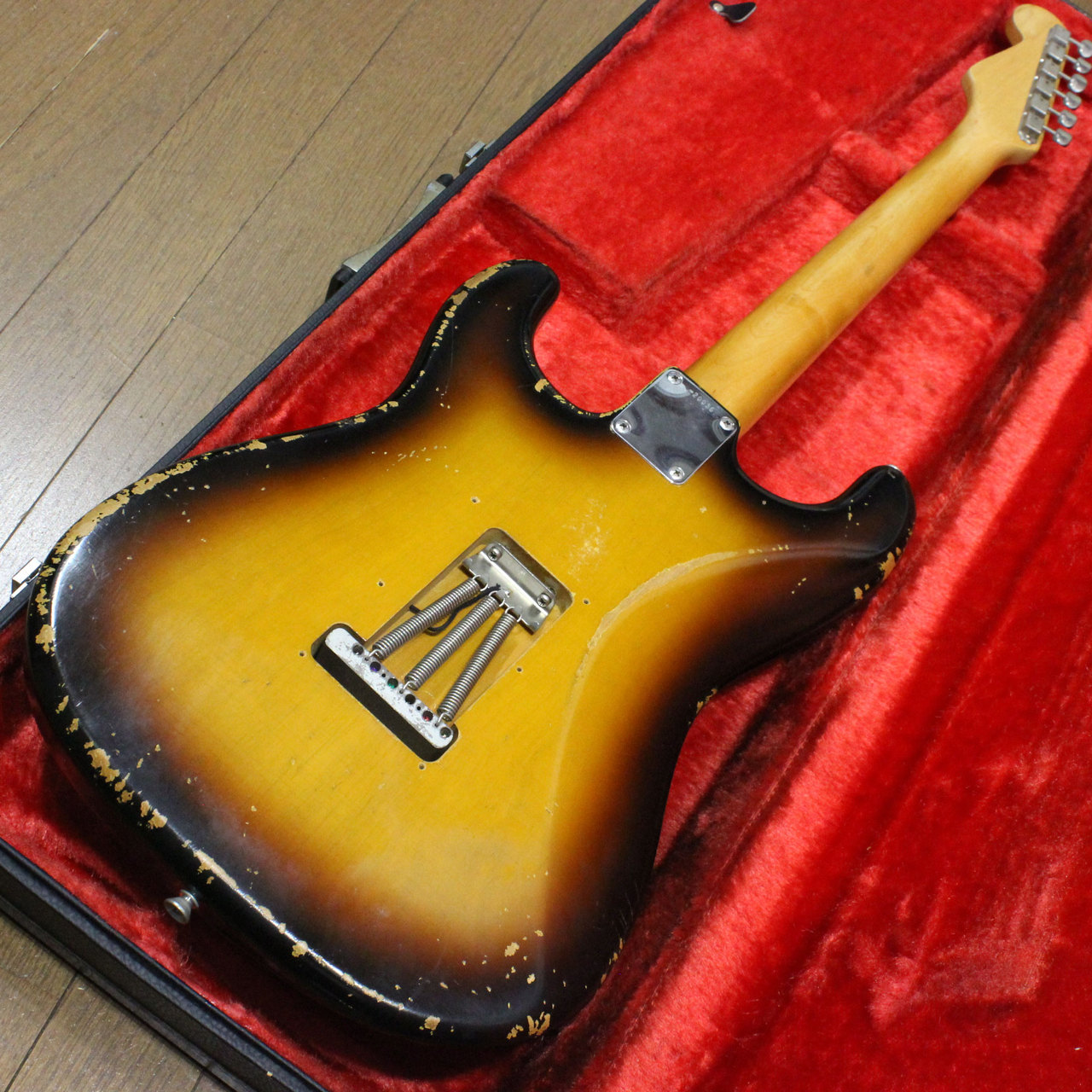 MJT BODY Stratocaster スタイル Relic(Aged) ローズ指板 です