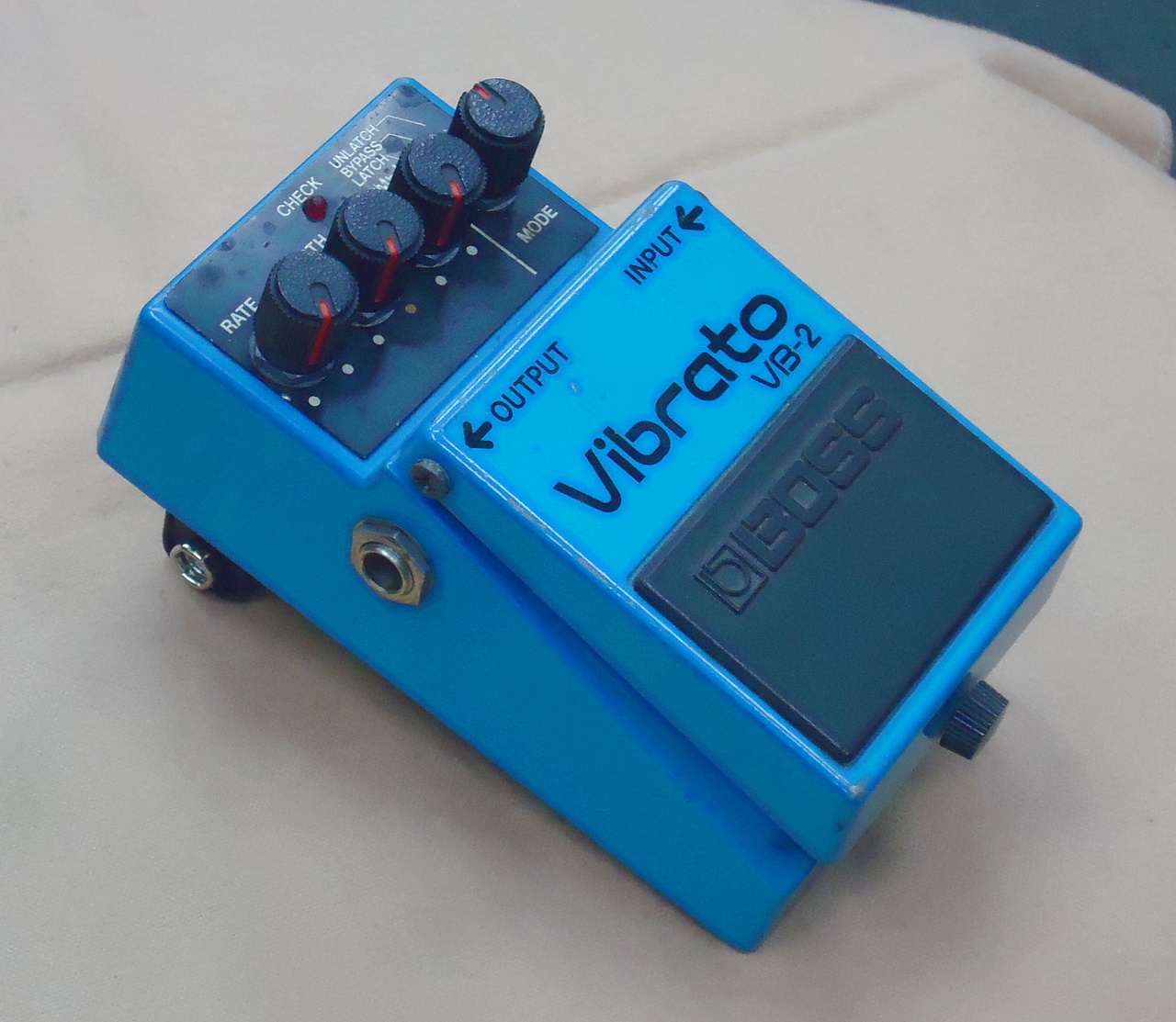 BOSS VB-2 ビブラート　ビンテージ 1982 Boss VB-2 Vibrato Demo - YouTube