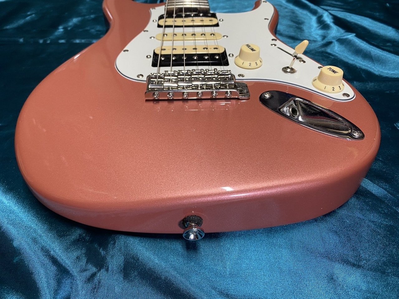 Grass Roots「G-SN-62MF 」（藤岡幹大 Signature Model）を弾