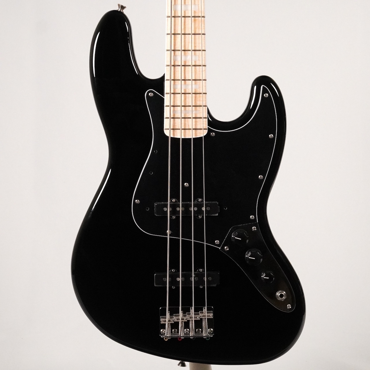 Fender FSR Made in Japan Traditional 70s Jazz Bass -Black