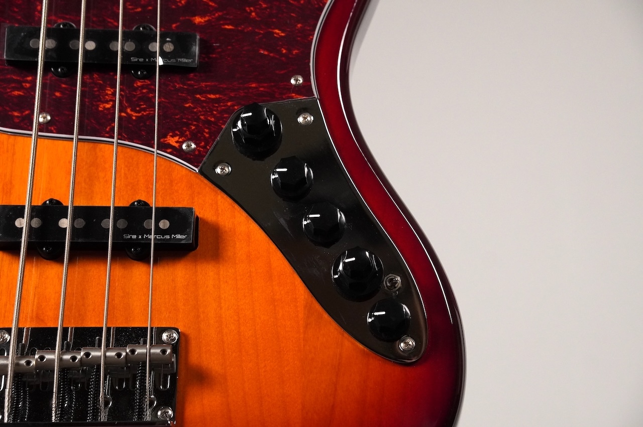 Sire V7 Alder 4st -Tobacco Sunburst- [4.25kg]（新品）【楽器検索