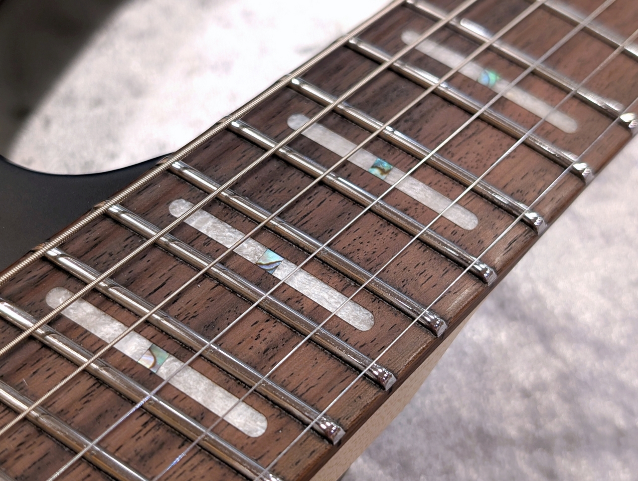 Sire X6 6-String Headless / BK.S(Black Satin)【2.56kg】【超軽量