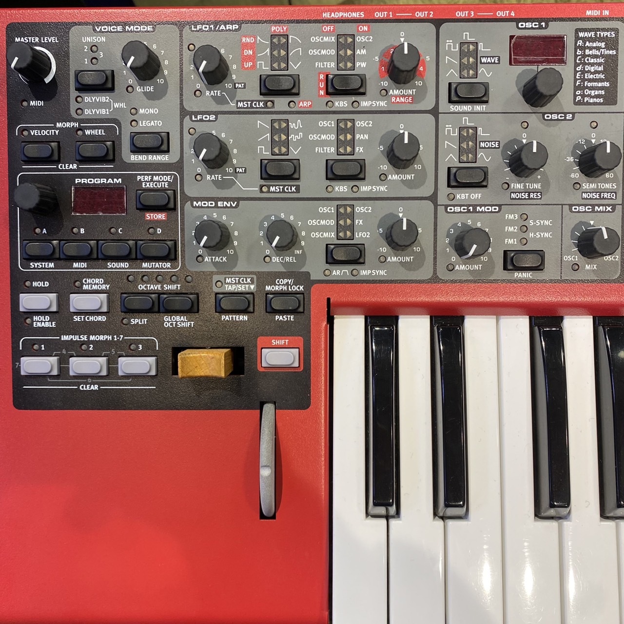 新品同様 nord lead4 シンセサイザー 元箱、付属品完備 - 楽器/器材