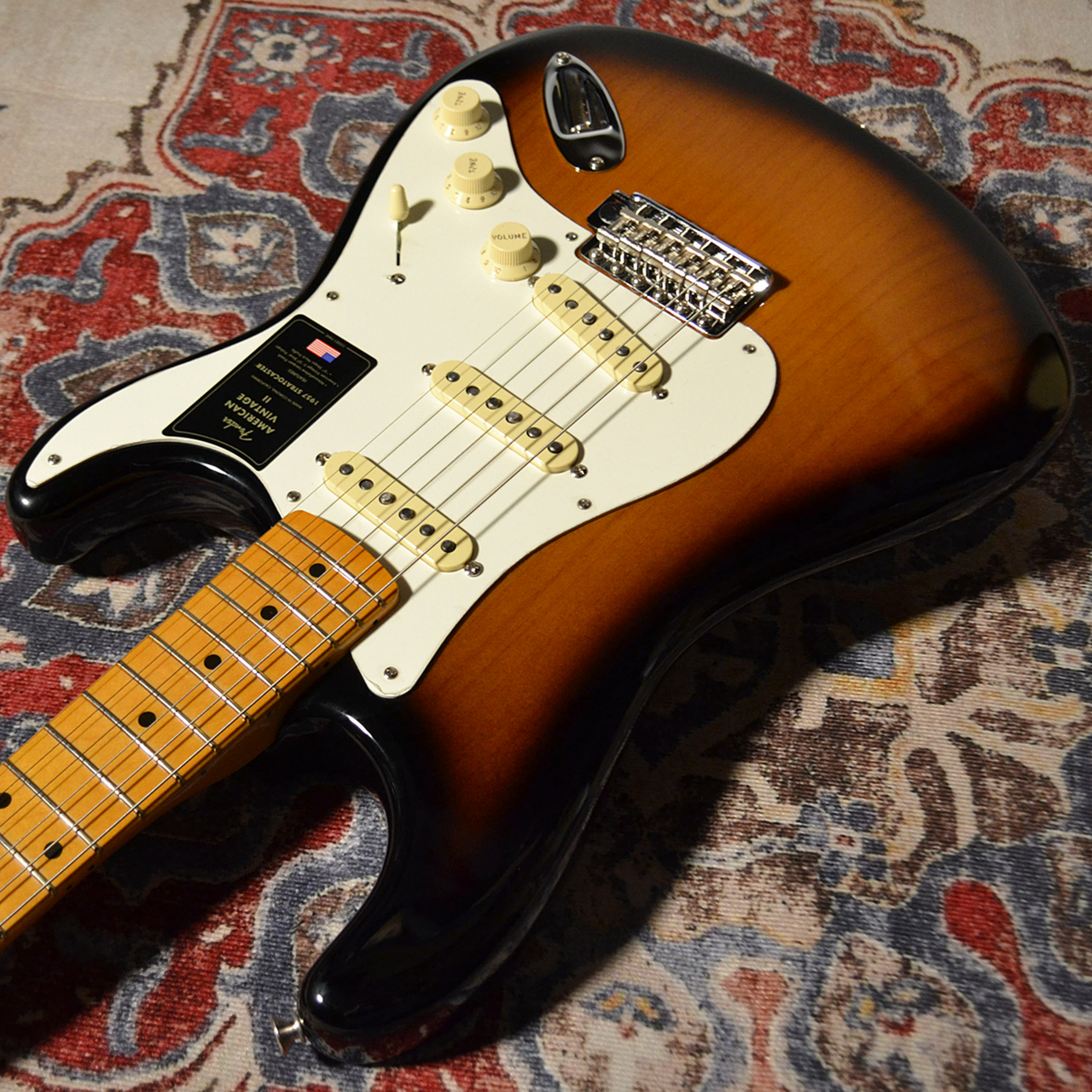 Fender AMERICAN VINTAGE II 1957 STRATOCASTER 2-Color Sunburst