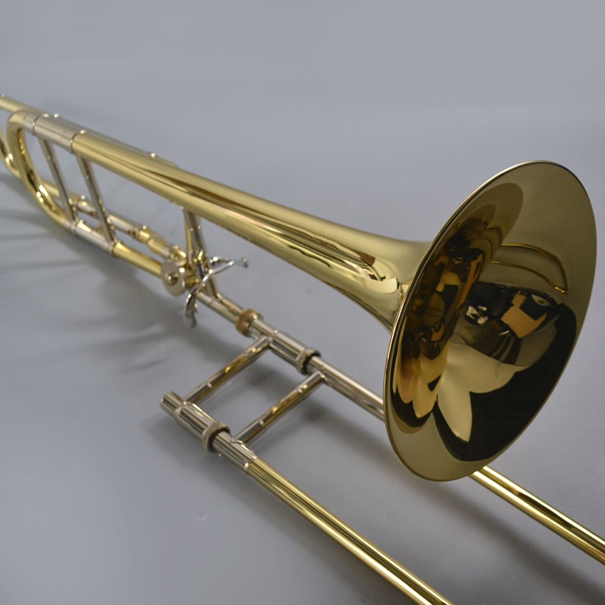 Bach 42BO GL イエローブラスベル ラッカー仕上げ オープンラップ