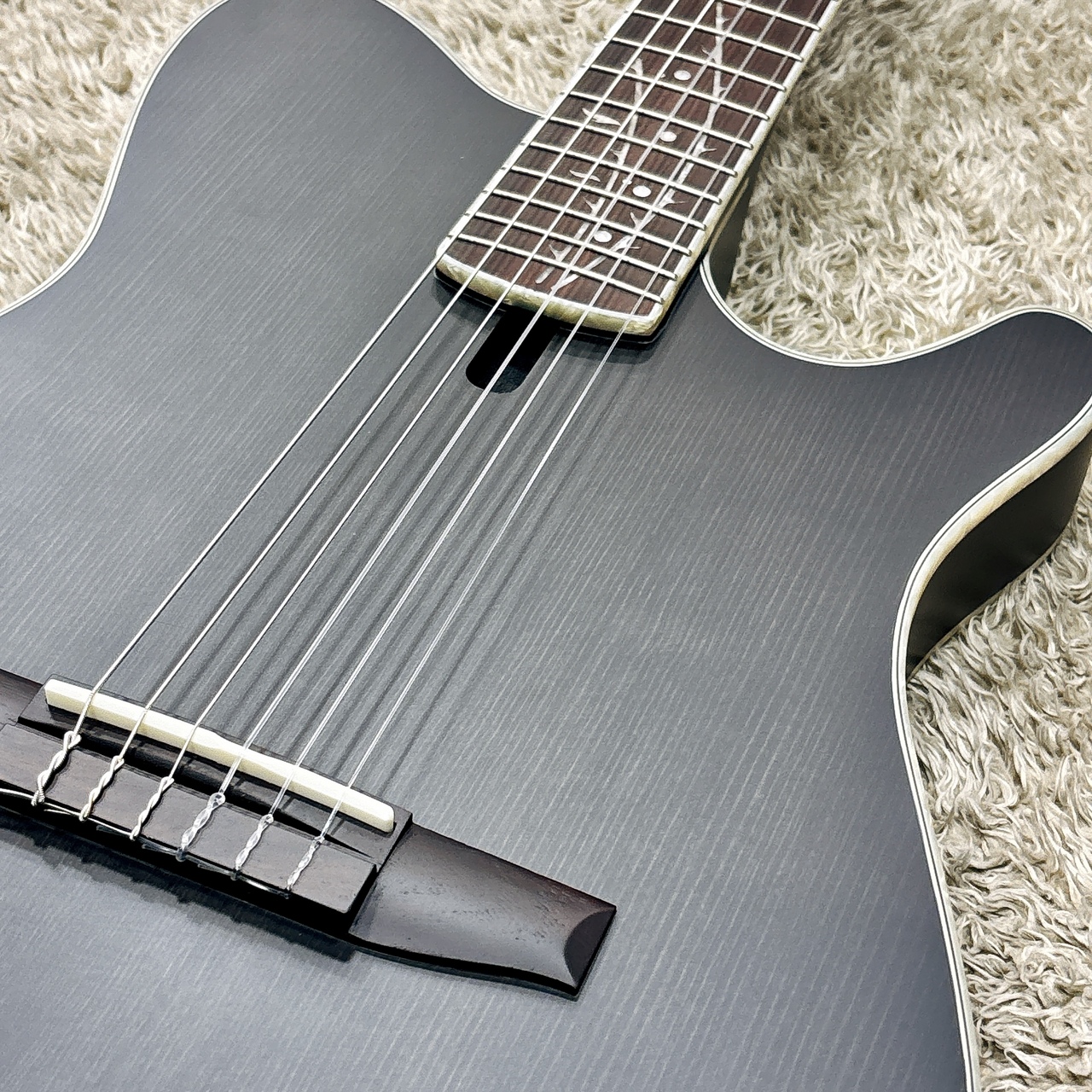 Ibanez TOD10N (ケース付き)※期間限定値下げ中（〜8/15まで） Amazon | IBANEZ TOD10N-TKF Tim Henson Signature Model ナイロン弦