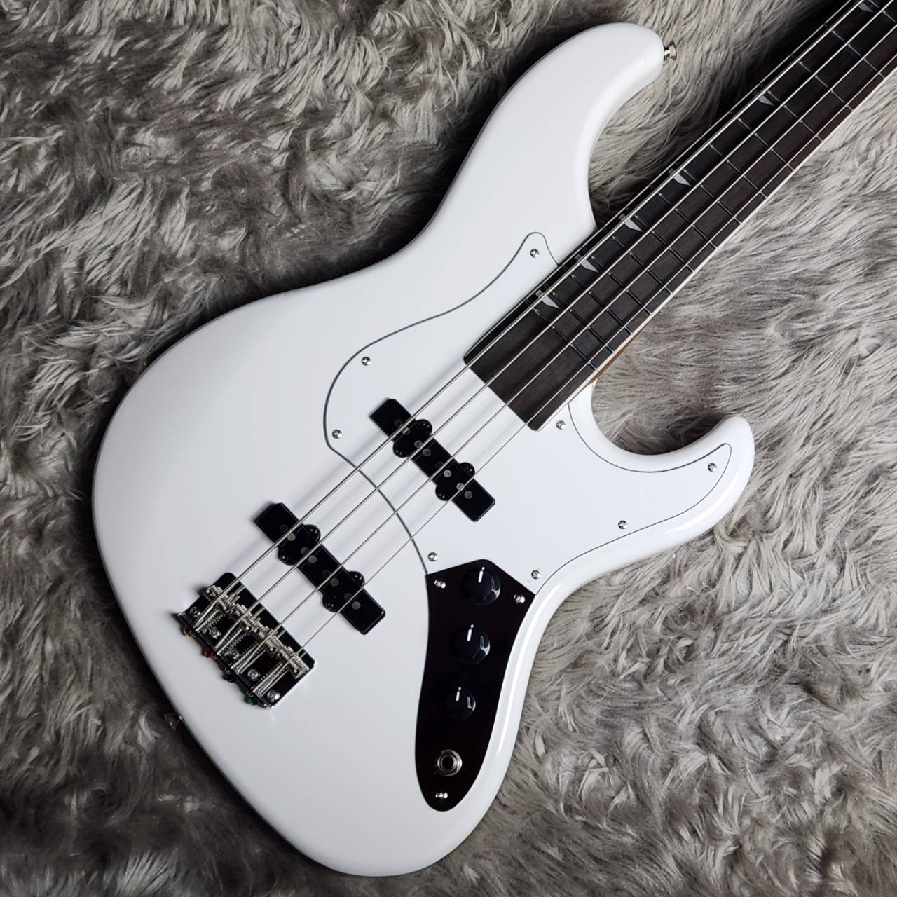 RYOGA VAL-BASS White（B級特価/送料無料）【楽器検索デジマート】