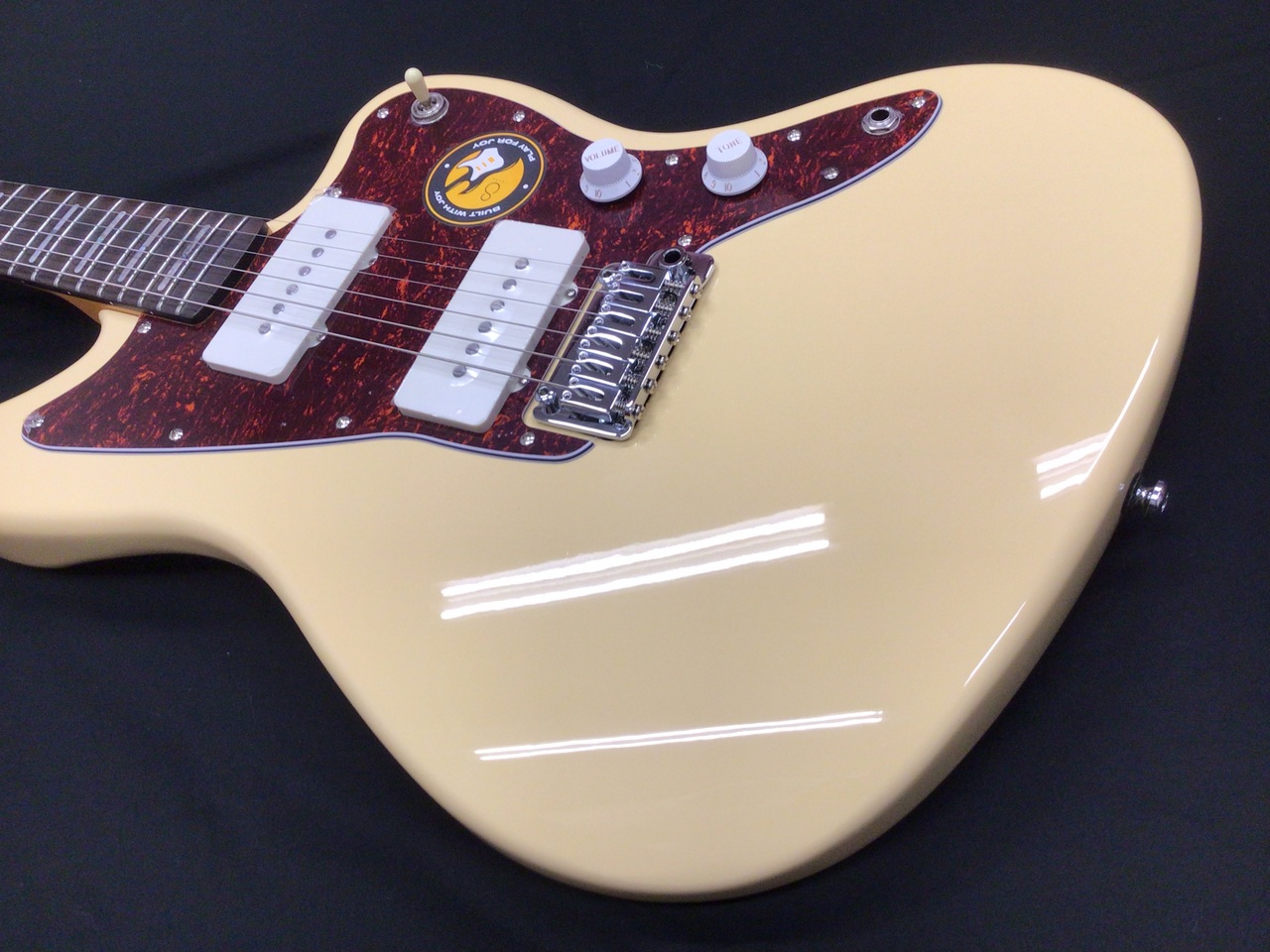 Sire Larry Carlton J3 Vintage White 【ラリー・カールトン監修