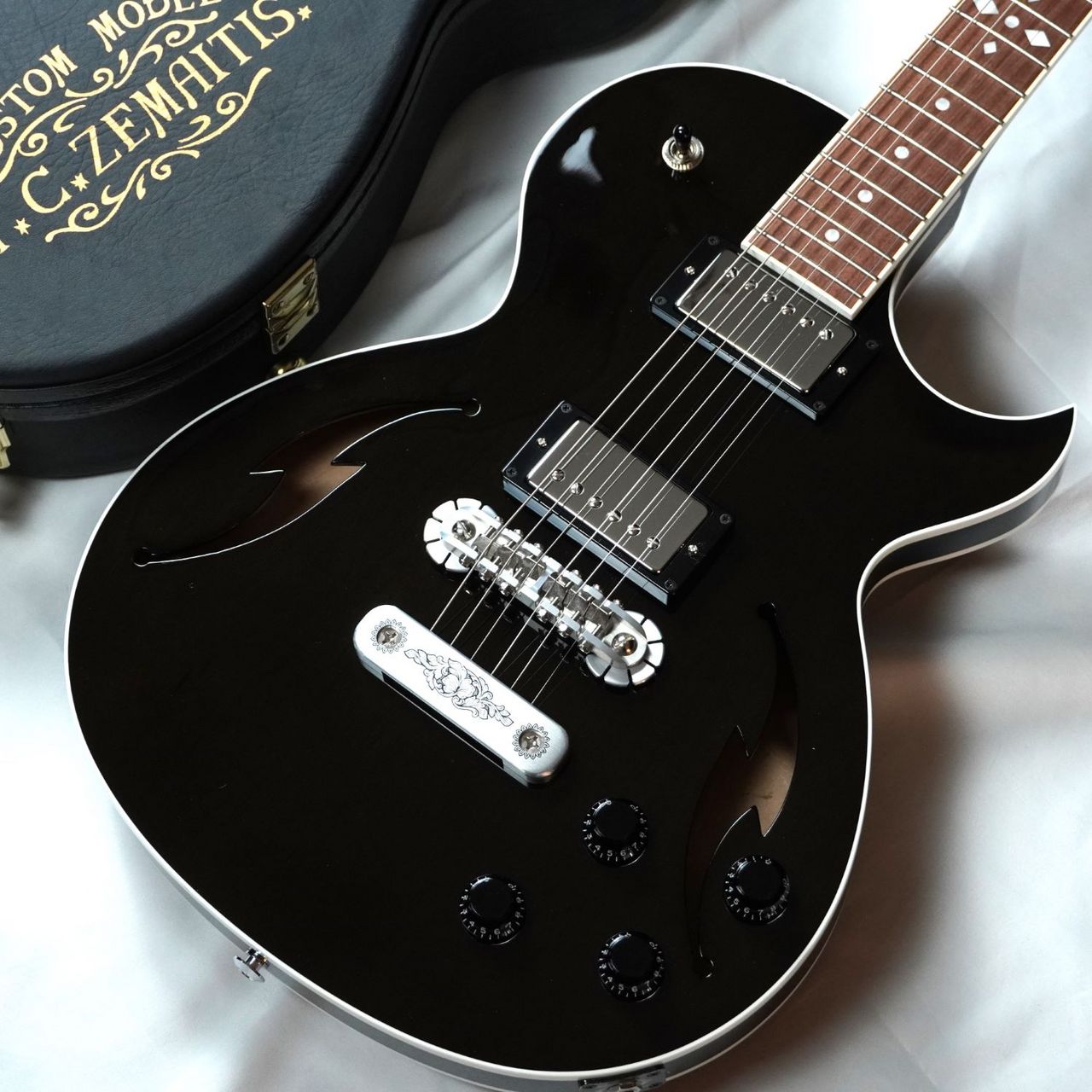Zemaitis Virtuoso Series V22SH/P, Translucent Black セミアコ