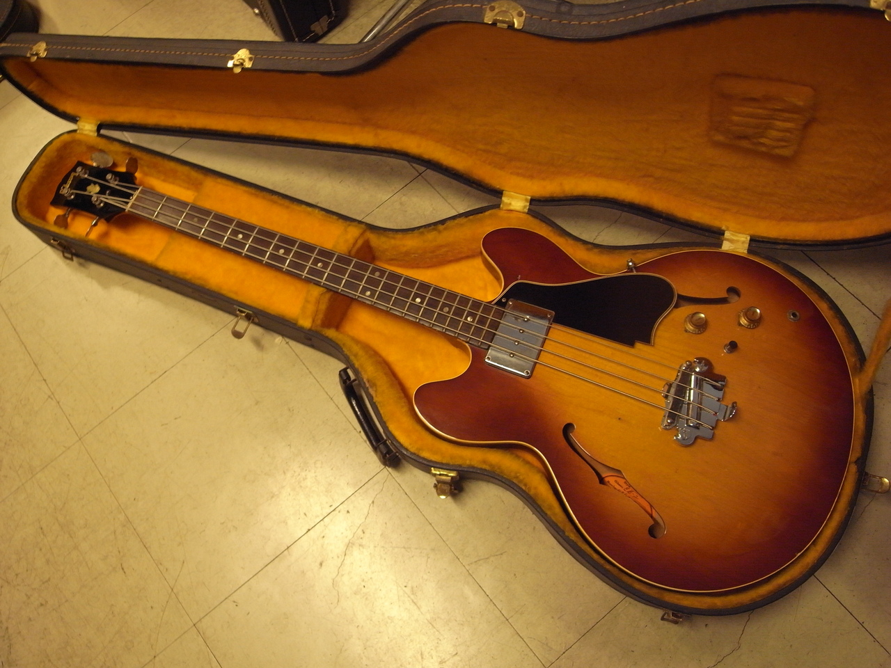 Gibson EB-2 1966年製 Vintage Gibson EB-2 Sunburst 1966 | Cream City Music
