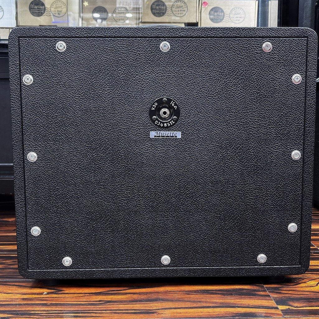 Bogner 112CP closed back dual ported cube V30 16Ω Black Tolex
