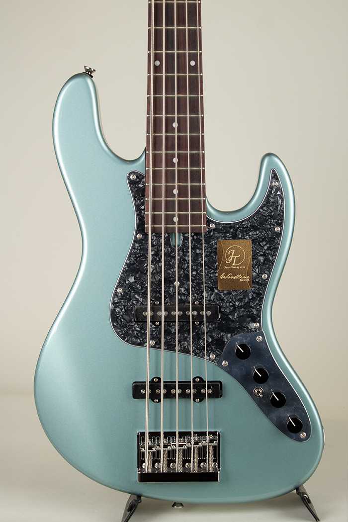 Bacchusメタリックブルー ジャズベース Bacchus WL605AC-RSM/R Ice Blue Metallic（新品）【楽器検索デジマート】