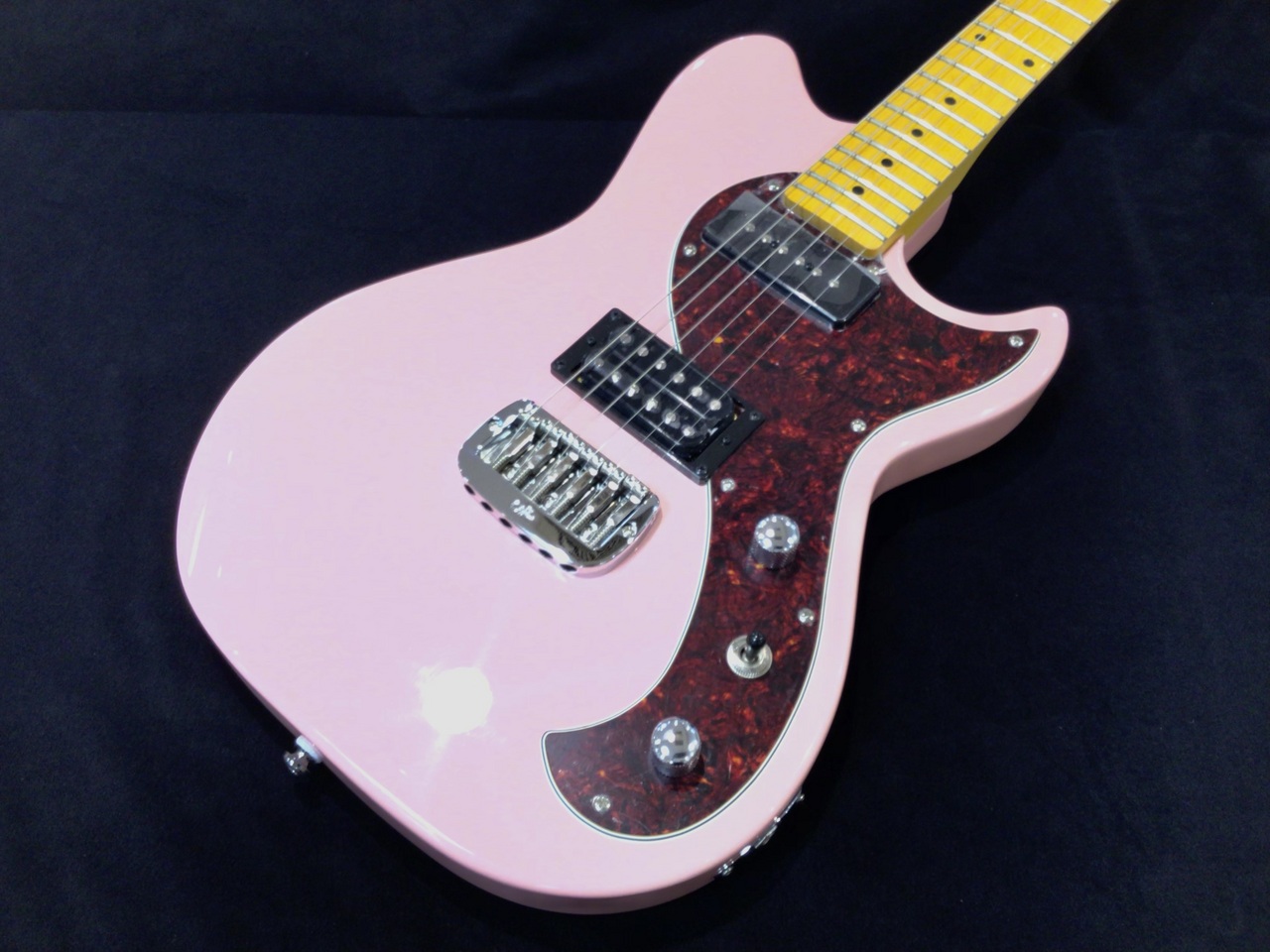 G&L Tribute Series Fallout Shell Pink