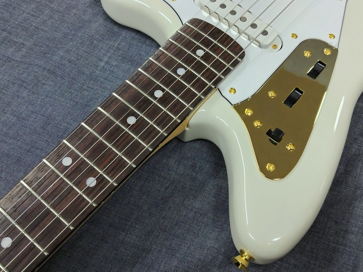 京楽　 P-FLASH STRAP 白に金色限定　激レア　廃番品　新品電池付き サラサ ゼブラ サラサグランド モノクローム 限定品 新製品 高級