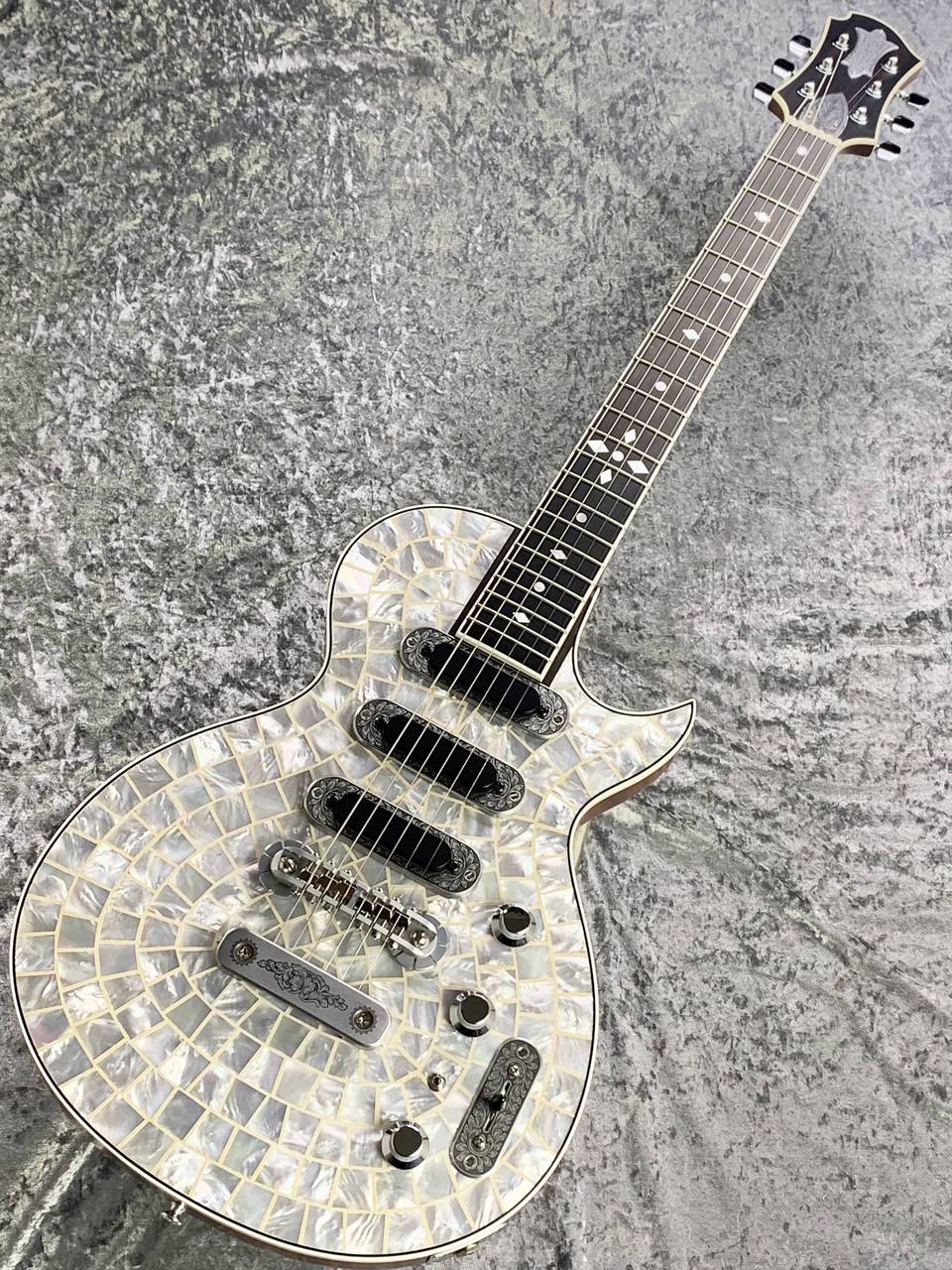 Zemaitis THE PORTRAIT Pearl Front Ultimate White 3S #JGA23259