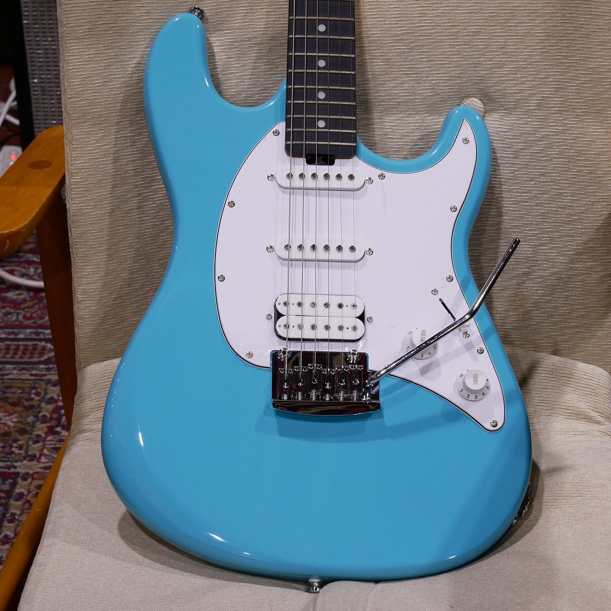 Sterling by MUSIC MAN Intro Series Cutlass CT20HSS-ELB-A1